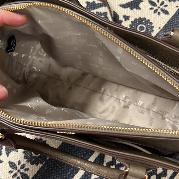 NWOT DKNY Purse - Picture 4 of 12